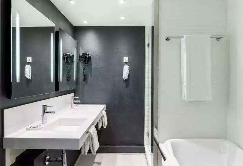 سوییت با چشم‌انداز جانبی دریا, Ac Hotel By Marriott Nice
