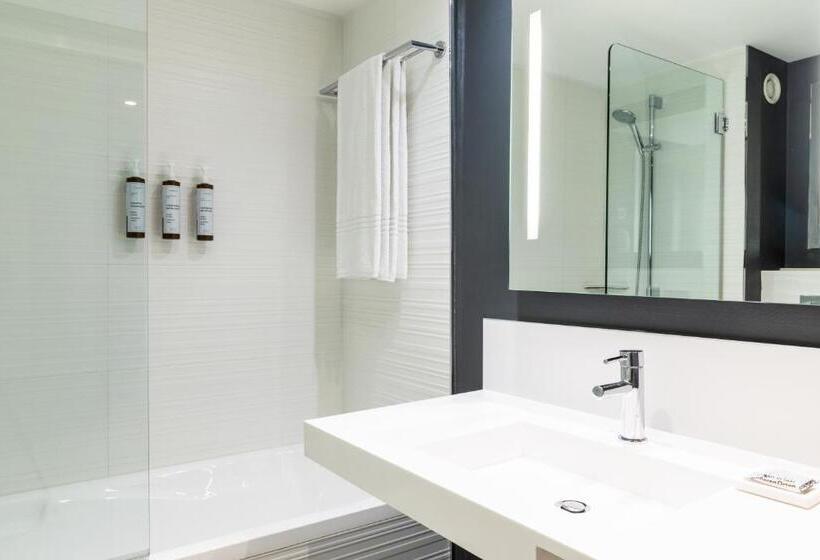 جناح جونيور ذو إطلالة جانبية على البحر, Ac Hotel By Marriott Nice