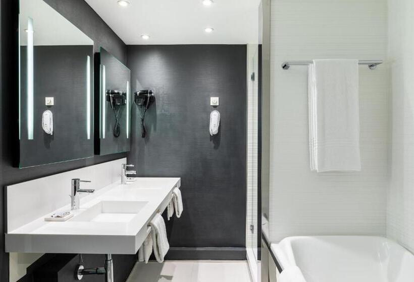 جناح جونيور ذو إطلالة جانبية على البحر, Ac Hotel By Marriott Nice