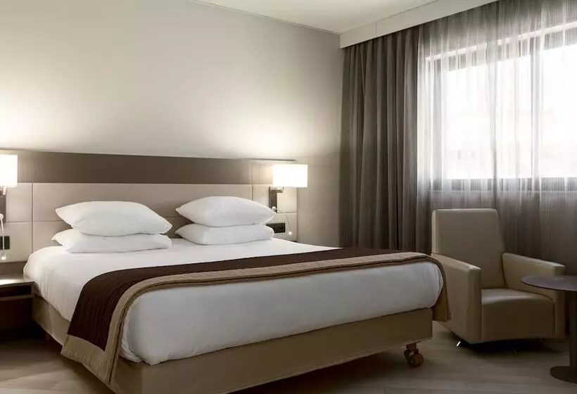 سوییت جونیور با چشم‌انداز جانبی دریا, Ac Hotel By Marriott Nice