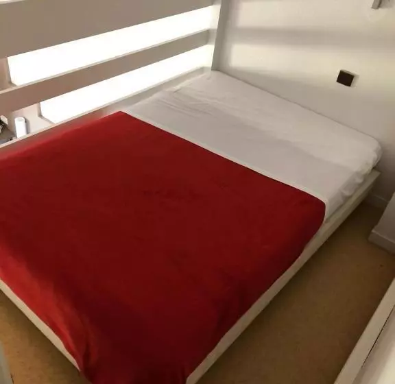 Quarto Familiar, Cristol