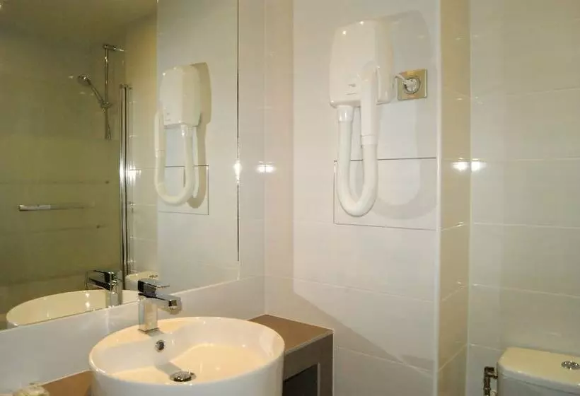 اتاق استاندارد سه نفره, D Amiens