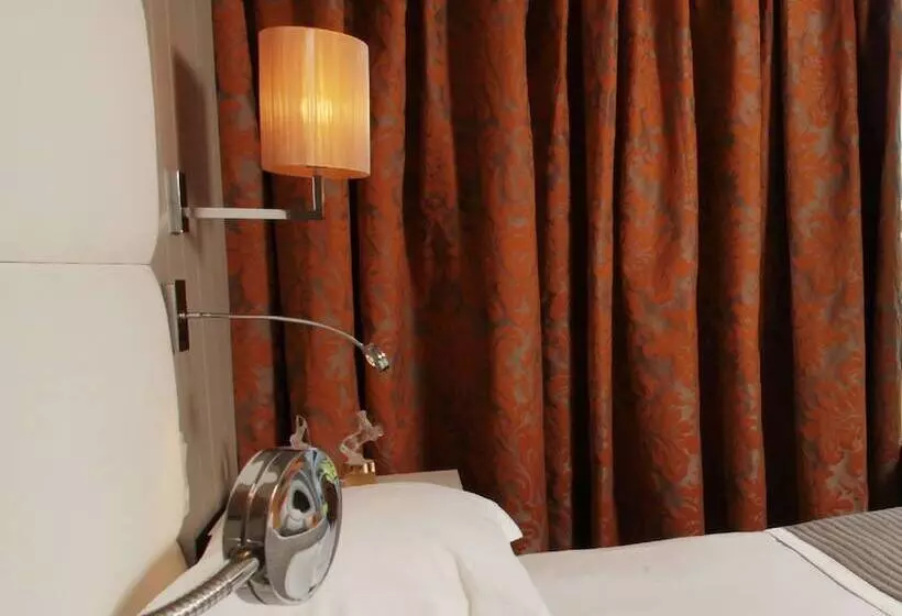 اتاق کلاب, Hôtel De Chiberta & Du Golf