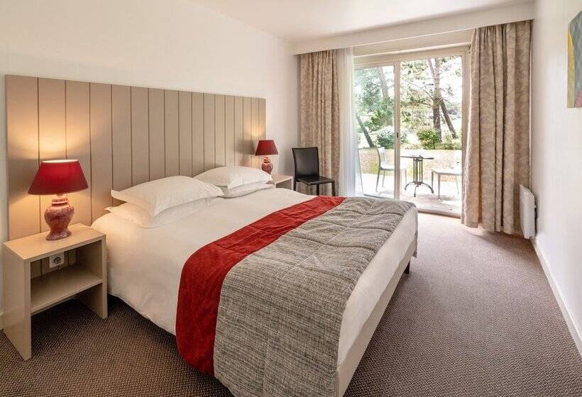 Студия Стандарт, Hôtel De Chiberta & Du Golf