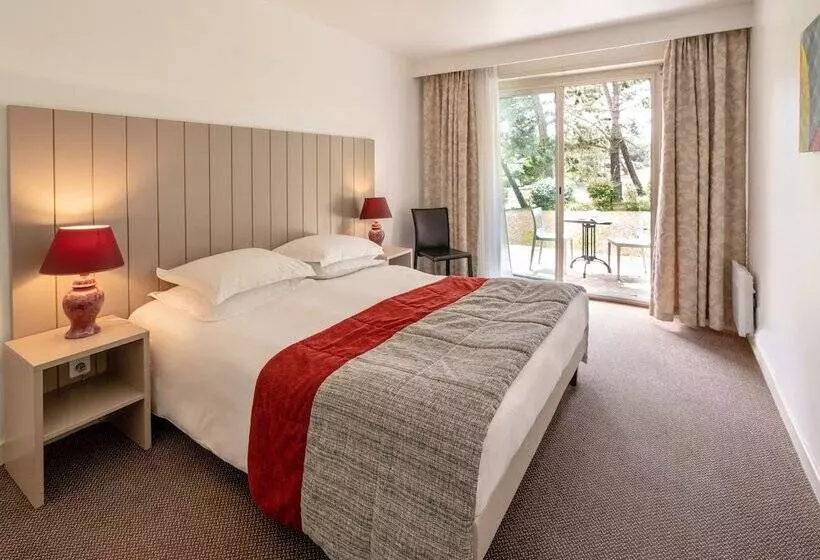 استودیوی استاندارد, Hôtel De Chiberta & Du Golf