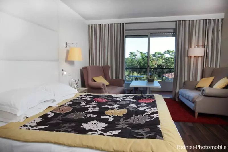 اتاق سوپریور سه تخته, Hôtel De Chiberta & Du Golf