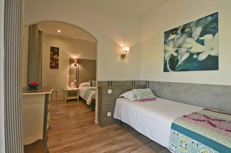 スーペリアトリプルルーム, Golfe Hôtel Porto Vecchio