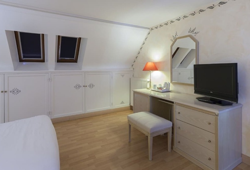 Номер Стандарт, Normandy Country Club