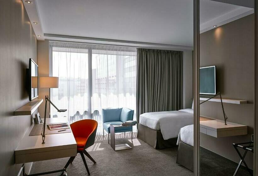 اتاق کلاسیک با چشمانداز باغ, Pullman Paris Tour Eiffel