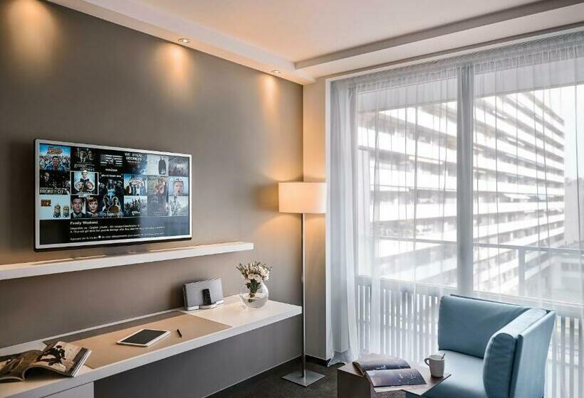 اتاق کلاسیک با چشمانداز باغ, Pullman Paris Tour Eiffel