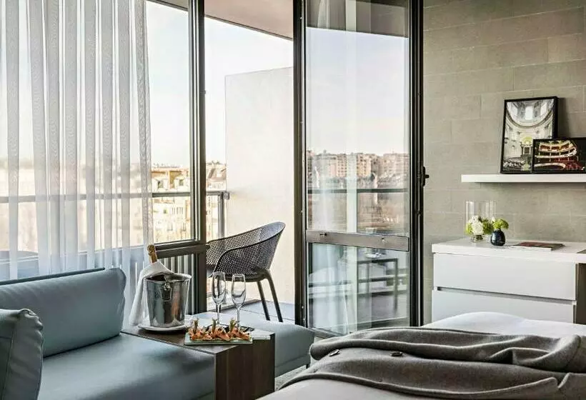 اتاق دلوکس با تخت کینگ و چشم‌انداز, Pullman Paris Tour Eiffel