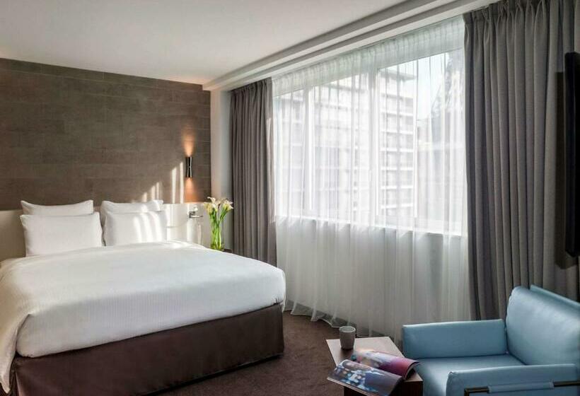 سوییت جونیور, Pullman Paris Tour Eiffel