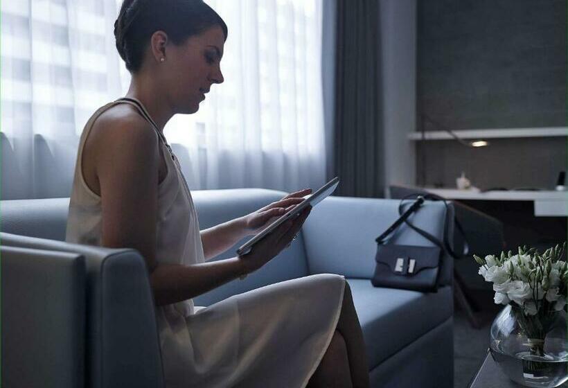 سوییت جونیور, Pullman Paris Tour Eiffel