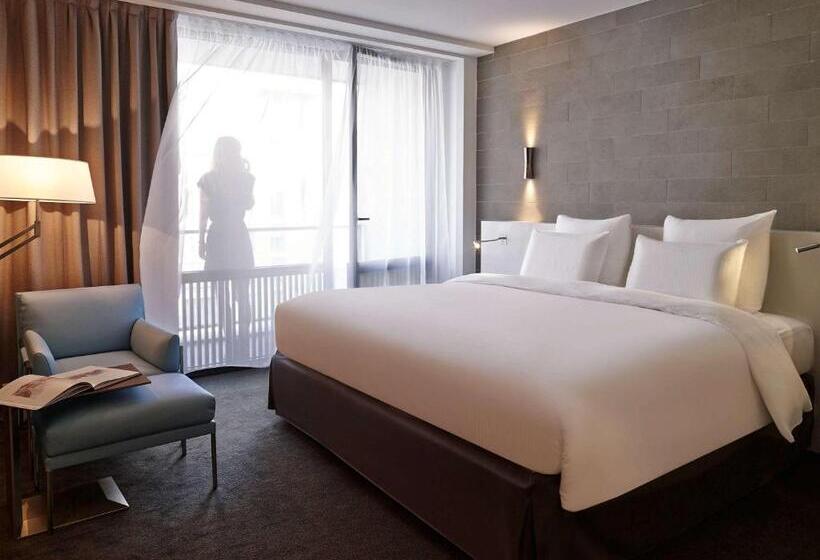 سوئیت با چشمانداز, Pullman Paris Tour Eiffel