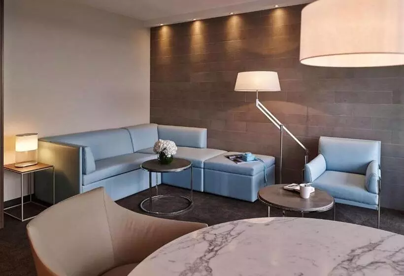 سوئیت با چشم‌انداز, Pullman Paris Tour Eiffel
