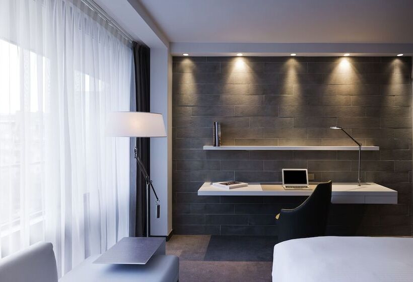 اتاق کلاسیک با چشمانداز باغ, Pullman Paris Tour Eiffel