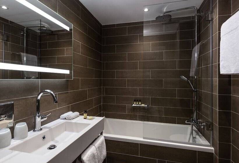 اتاق کلاسیک با چشمانداز باغ, Pullman Paris Tour Eiffel