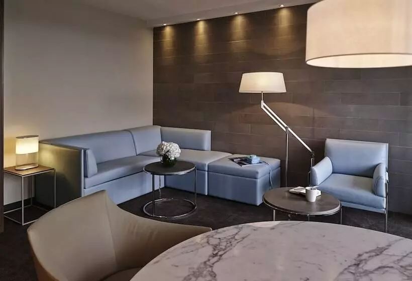 سوئیت با چشم‌انداز, Pullman Paris Tour Eiffel