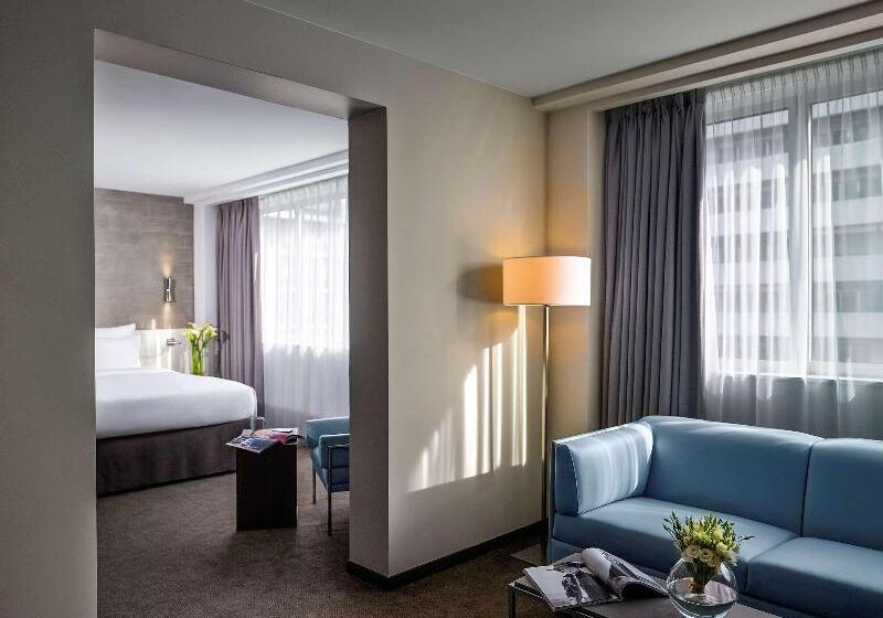 سوئیت جونیور با تخت بزرگ, Pullman Paris Tour Eiffel