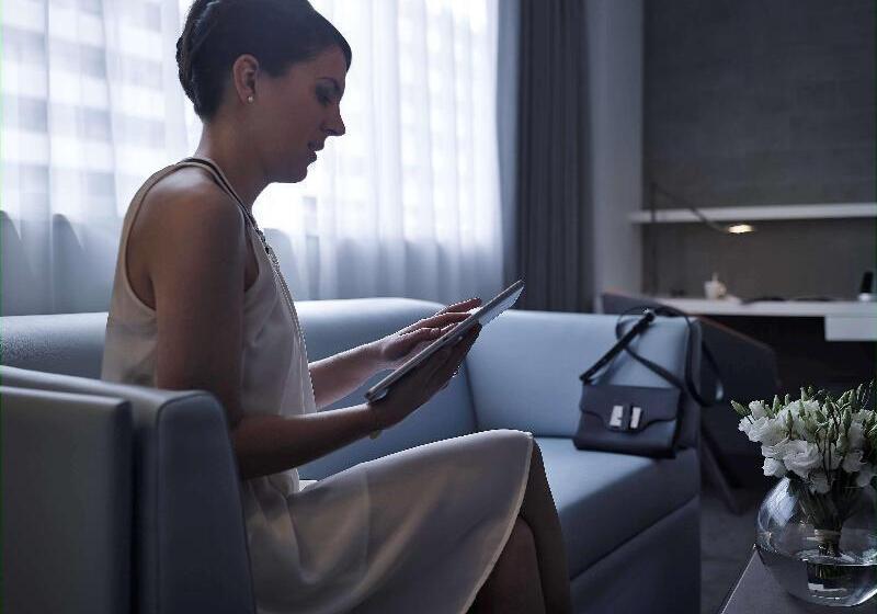 سوئیت جونیور با تخت بزرگ, Pullman Paris Tour Eiffel