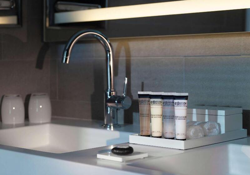 سوئیت جونیور با تخت بزرگ, Pullman Paris Tour Eiffel