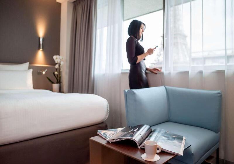 سوئیت جونیور با تخت بزرگ, Pullman Paris Tour Eiffel