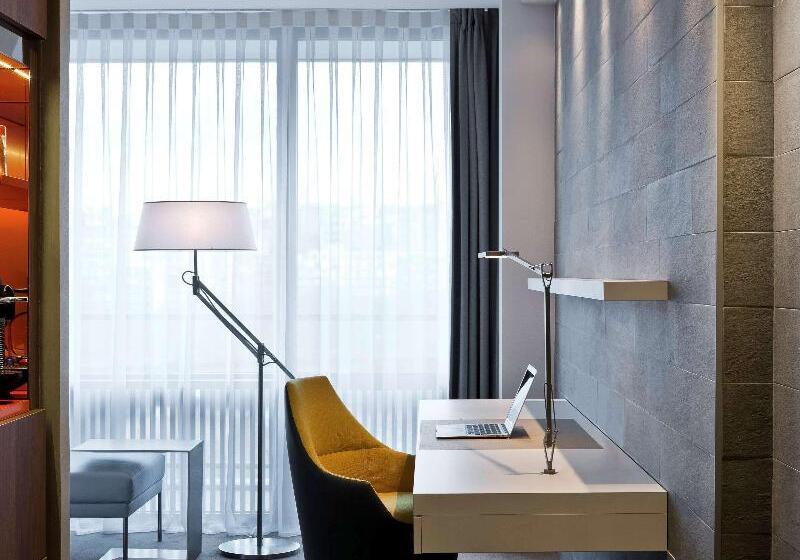 اتاق لوکس با چشمانداز, Pullman Paris Tour Eiffel