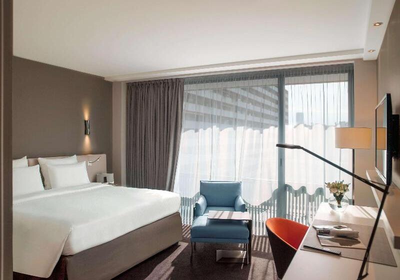 景色の見えるデラックスルーム, Pullman Paris Tour Eiffel
