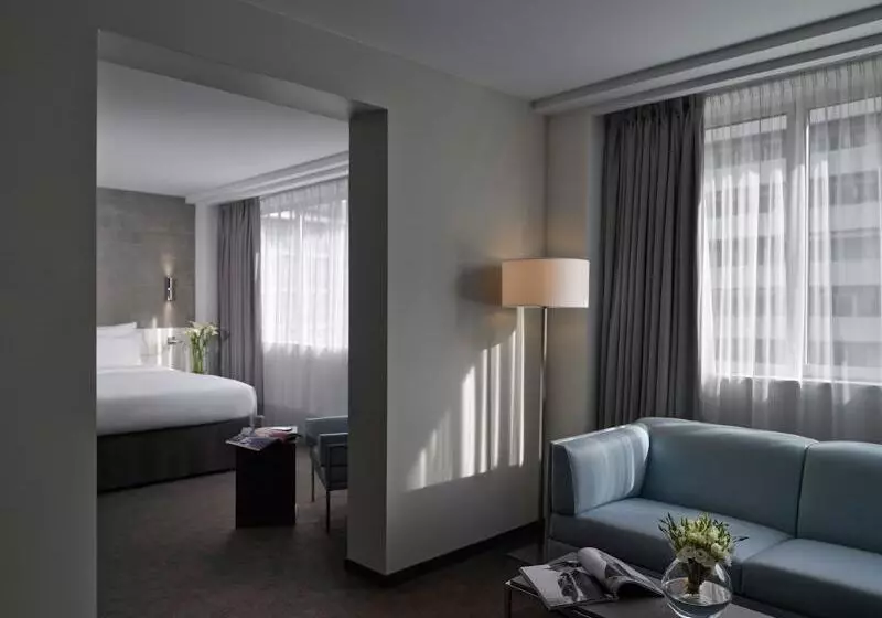 سوییت جونیور, Pullman Paris Tour Eiffel