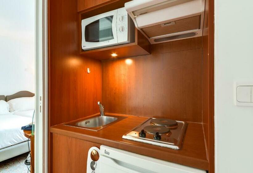 اتاق استاندارد یک نفره, Villa Luxembourg