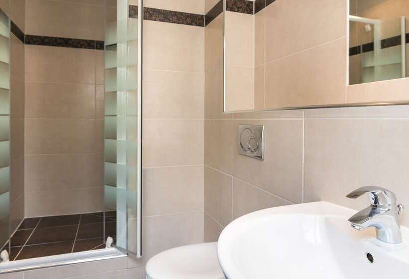 اتاق استاندارد, L Ouest