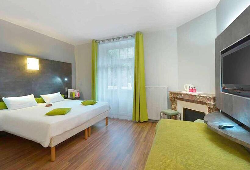 可看到停车场的高级间, Mercure Saintnectaire Spa & Bienetre