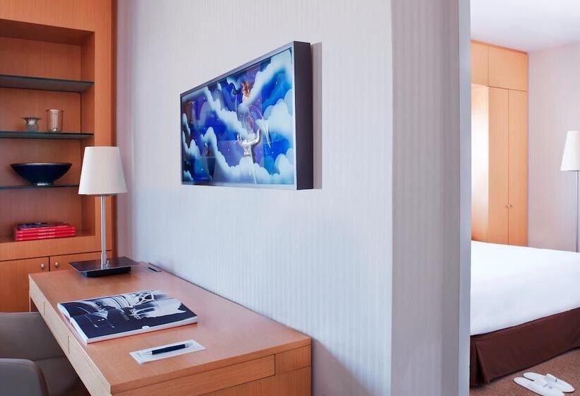 جناح جونيور, Sheraton Paris Charles De Gaulle Airport