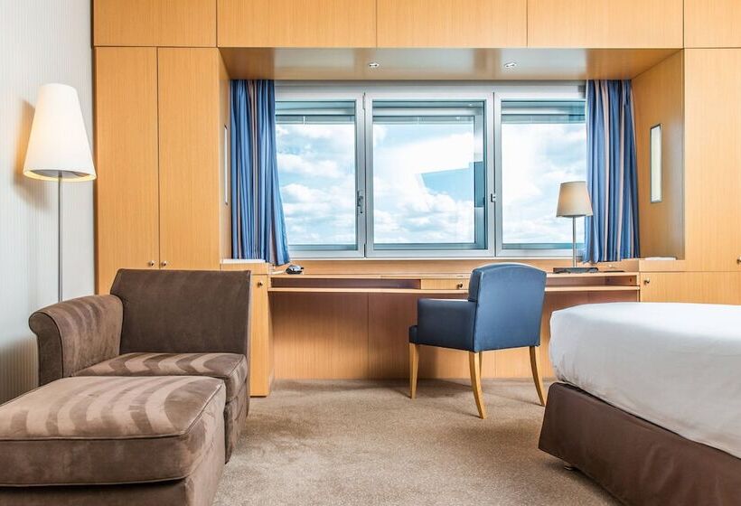 Номер Deluxe, Sheraton Paris Charles De Gaulle Airport