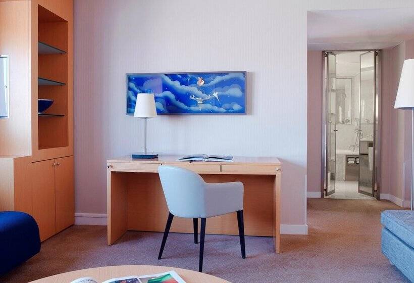 جناح جونيور, Sheraton Paris Charles De Gaulle Airport