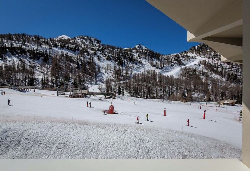 バルコニー付きスタンダードトリプルルーム, Sowell Hotels Le Pas Du Loup