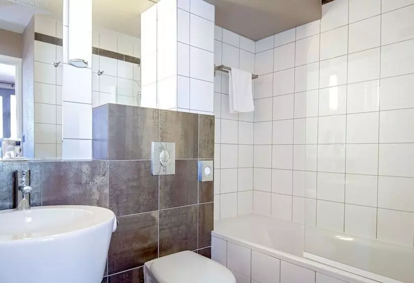バルコニー付きスタンダードトリプルルーム, Sowell Hotels Le Pas Du Loup