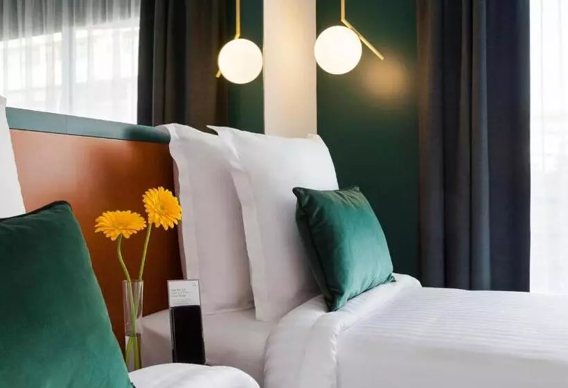 اتاق راحتی با چشم‌انداز استخر, Neho Suites Cannes Croisette