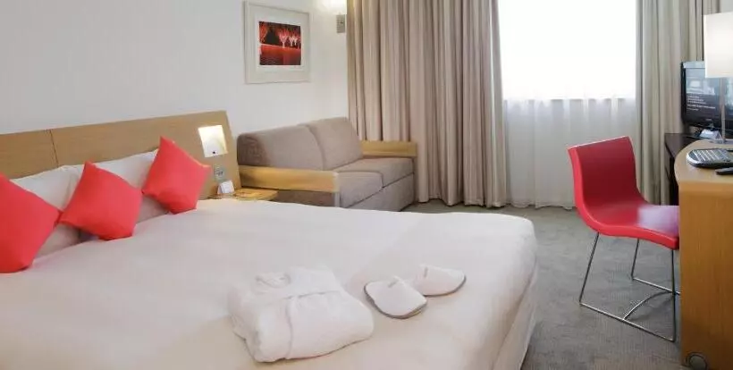 Executive Room Queen Bed, Novotel Bordeaux Lac