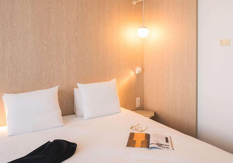 Executive Room Queen Bed, Novotel Bordeaux Lac