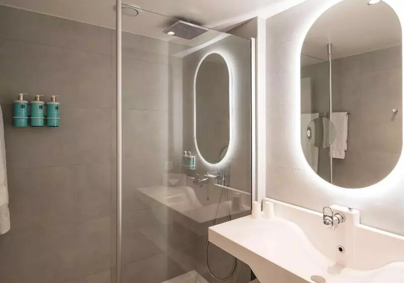 Executive Room Queen Bed, Novotel Bordeaux Lac
