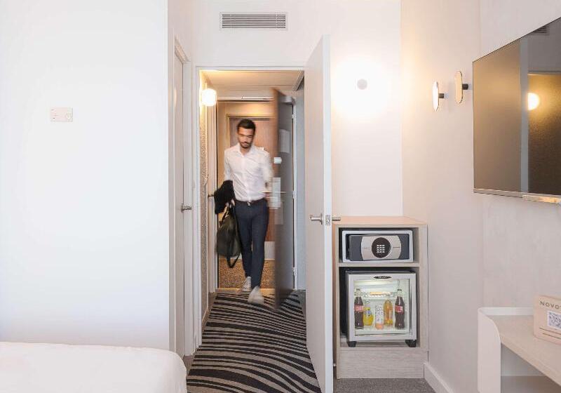 Executive Room Queen Bed, Novotel Bordeaux Lac