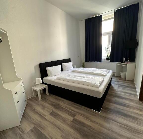 スタンダードルーム, Astor