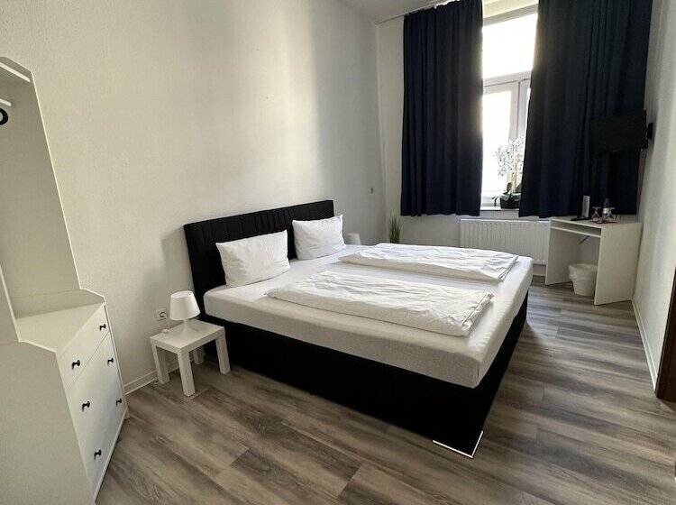 スタンダードルーム, Astor