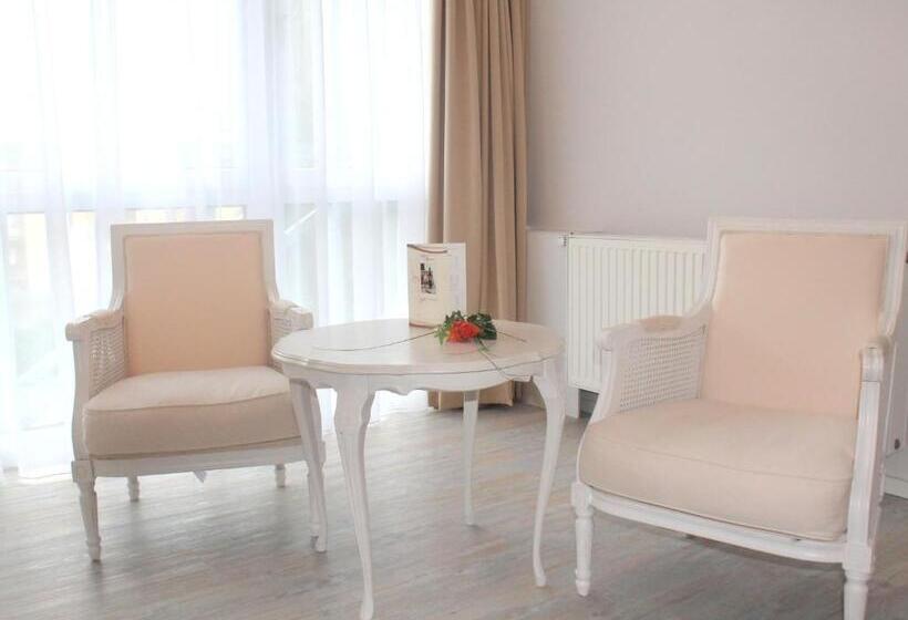 컴포트 룸, Brenner