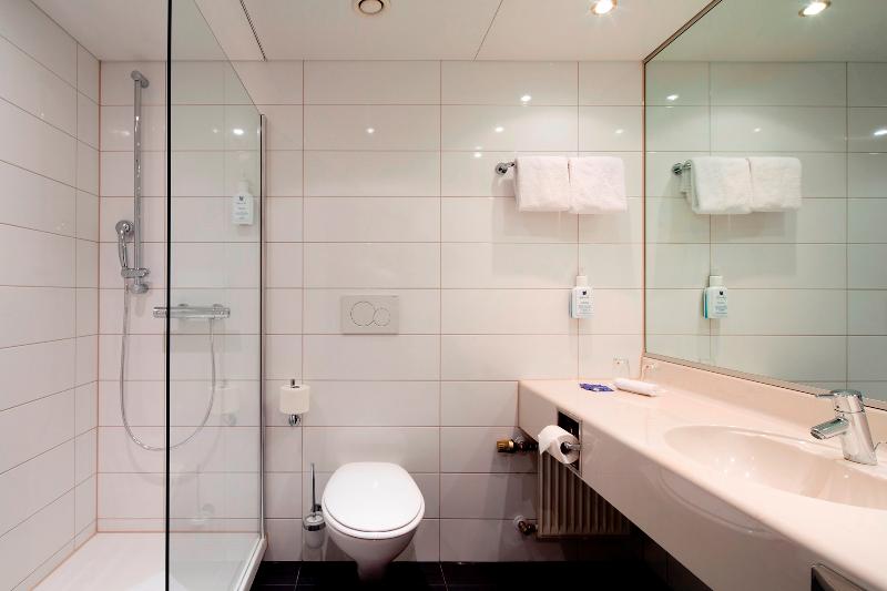 חדר סופריור יחיד, Erikson