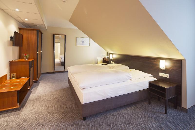 חדר סופריור, Erikson