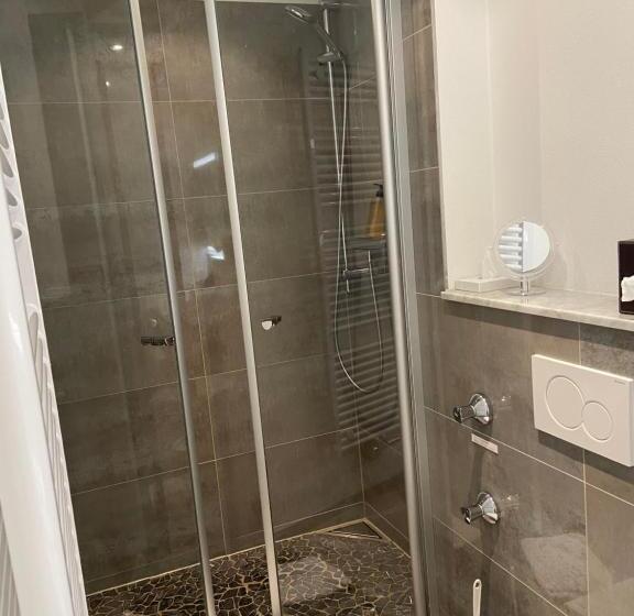 اتاق استاندارد, Feldmann