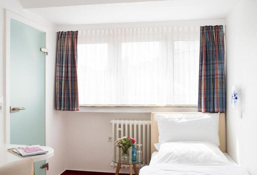 اتاق عادی یک تخته, Feldmann