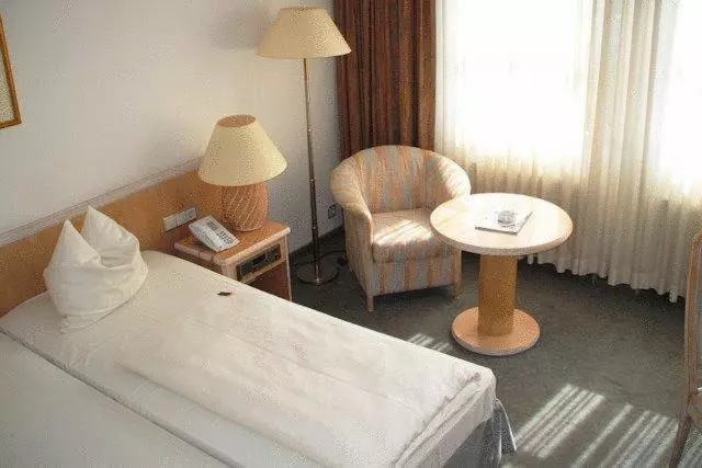 Standard Kolmen Hengen Huone, Landhotel Burkartsmühle